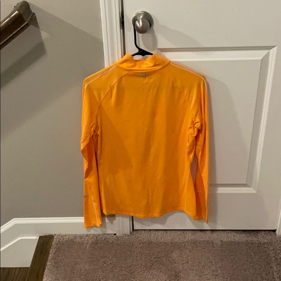 Like New Women’s Nike Dri-Fit Zip Up - Medium - Picture 5 of 6